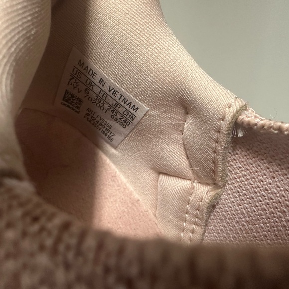 Pink UltraBoost - Picture 4 of 4